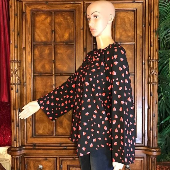 Ann Taylor Hearts Bell Sleeve Curve Hem Top - Picture 3 of 16